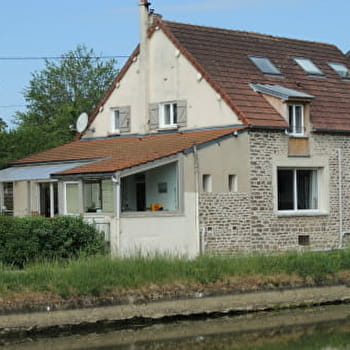 Chambre d'hôtes Au bord du Canal - Jacoba Lagerburg - VANDENESSE-EN-AUXOIS