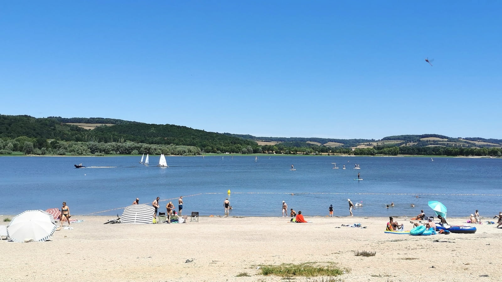 Plage surveillée du lac de Panthier